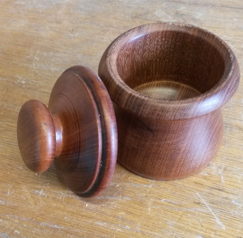 Newel post powder pot