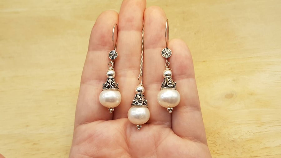 Pearl cone jewellery set. Pendant and Earrings gift set. June birthstone