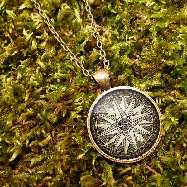 Compass No.2 Large Necklace (DJ07)