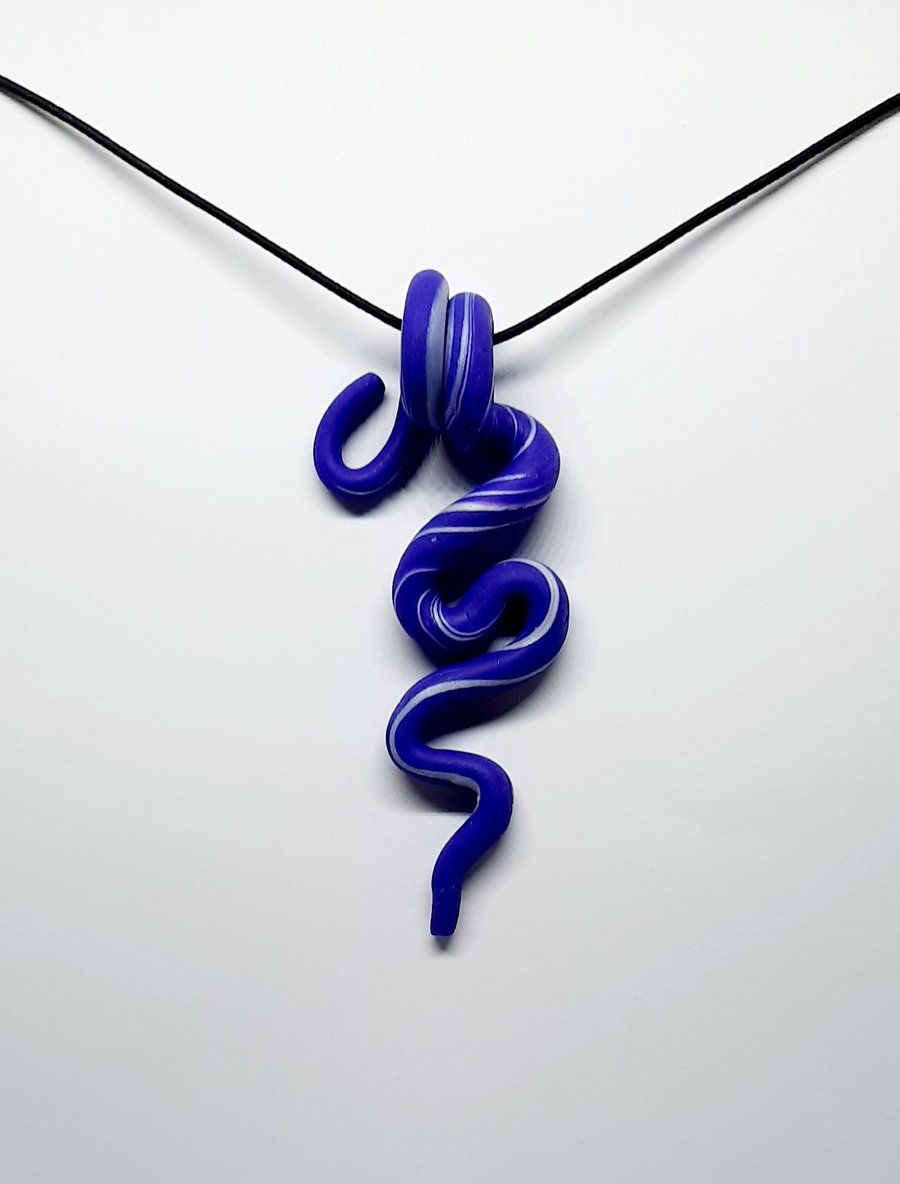Abstract pendant twist necklace 