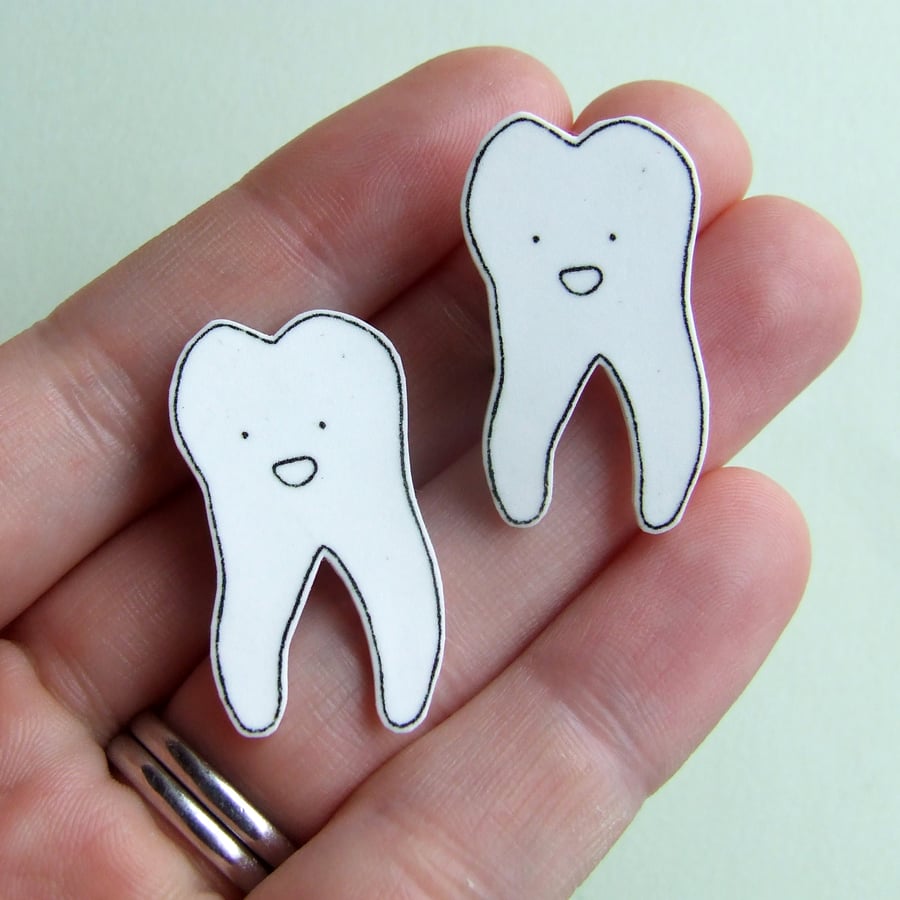 SALE Tooth Badge - Small Illustrated Badge
