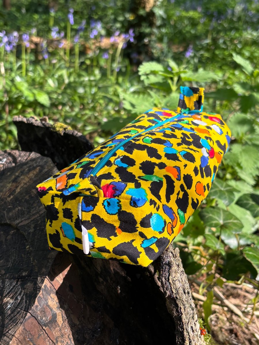 Make up bag (small) in multicoloured leopard print
