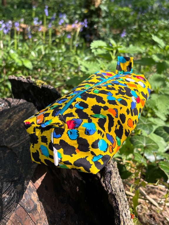 Make up bag (small) in multicoloured leopard print