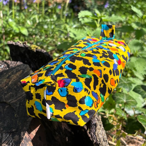 Make up bag (small) in multicoloured leopard print
