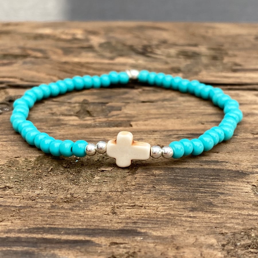 Cream howlite cross and turquoise seed bead bracelet 