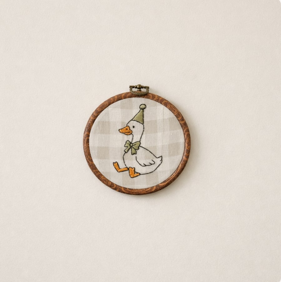 Silly Goose With Hat Embroidery Hoop Art – Handmade Nursery Wall Decor – Goose W