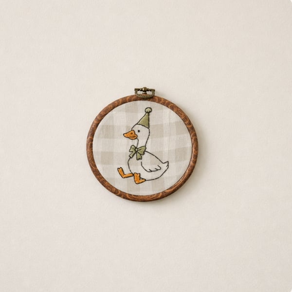 Silly Goose With Hat Embroidery Hoop Art – Handmade Nursery Wall Decor – Goose W