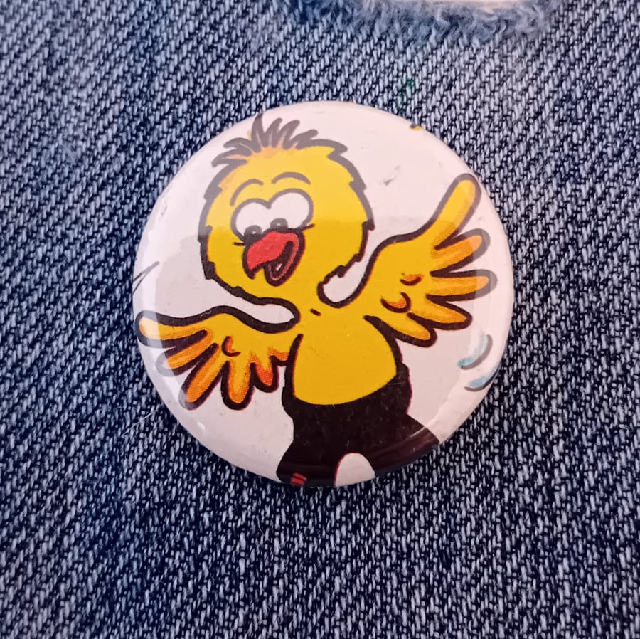 Vintage Comic Badge – Yellow Bird