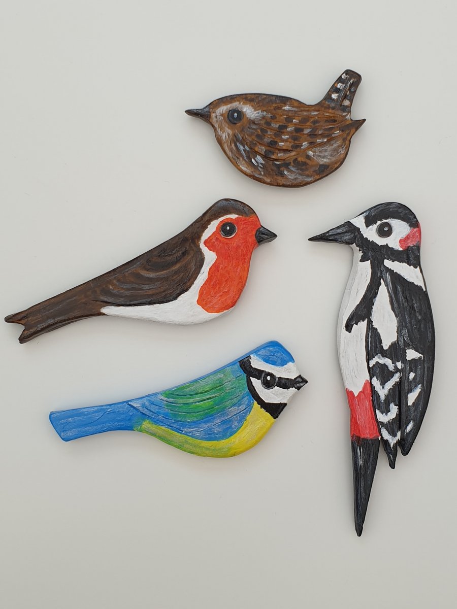  Hand painted clay garden bird fridge magnets set of 4