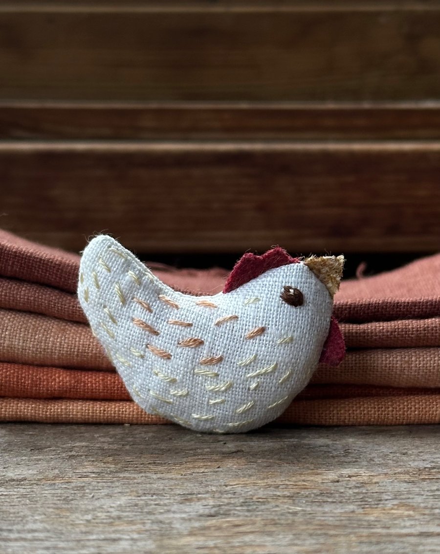 Little Hen - Embroidered Brooch