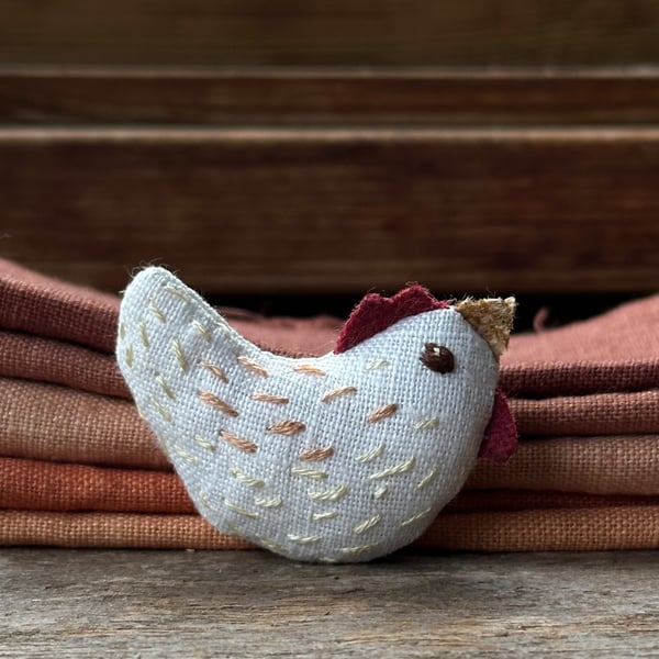 Little Hen - Embroidered Brooch