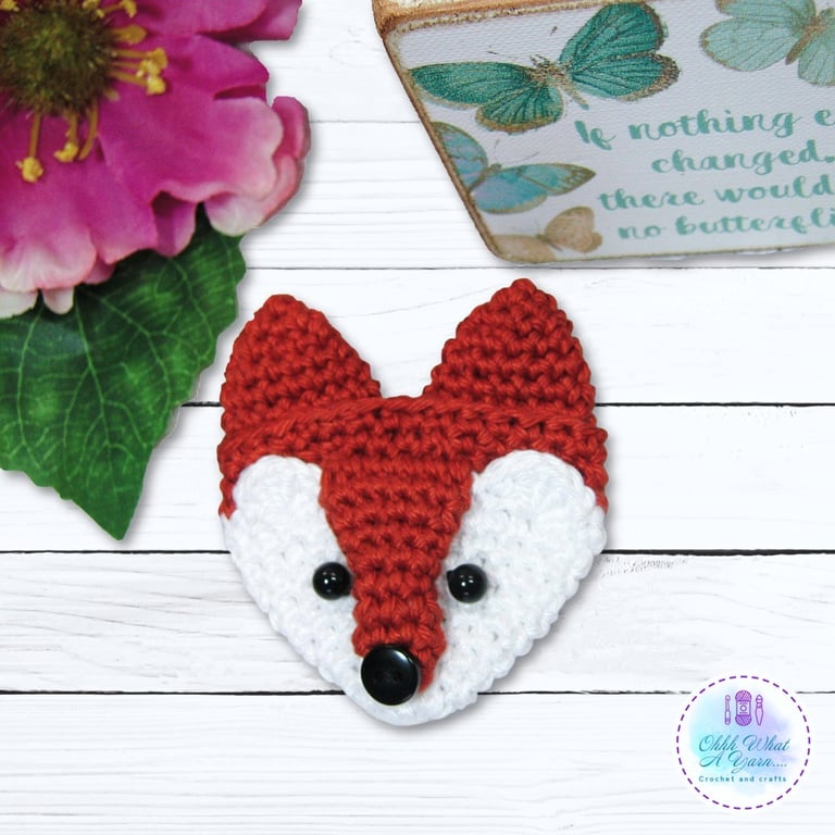 Crochet fox brooch, fox pin, fox badge. Fox brooch