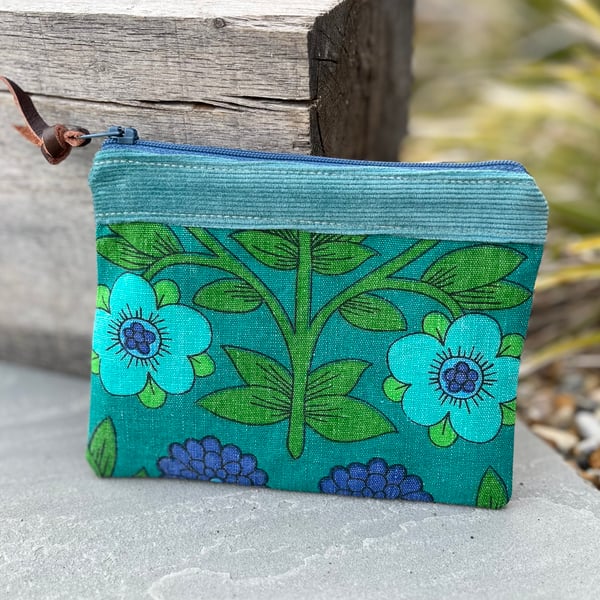 Vintage floral Roundelay coin purse zip pouch reclaimed seventies fabric