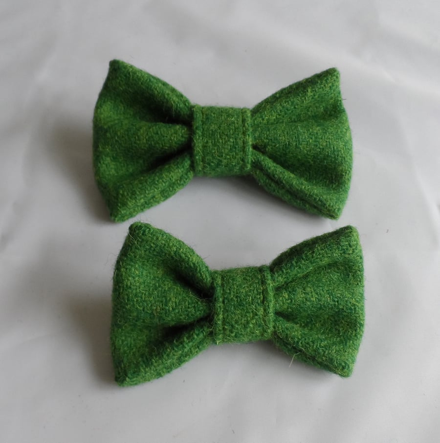 Handmade Harris Tweed Dog Bow - Plain Green 