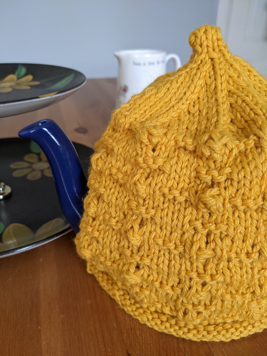 Mustard yellow chunky knit tea cosy 