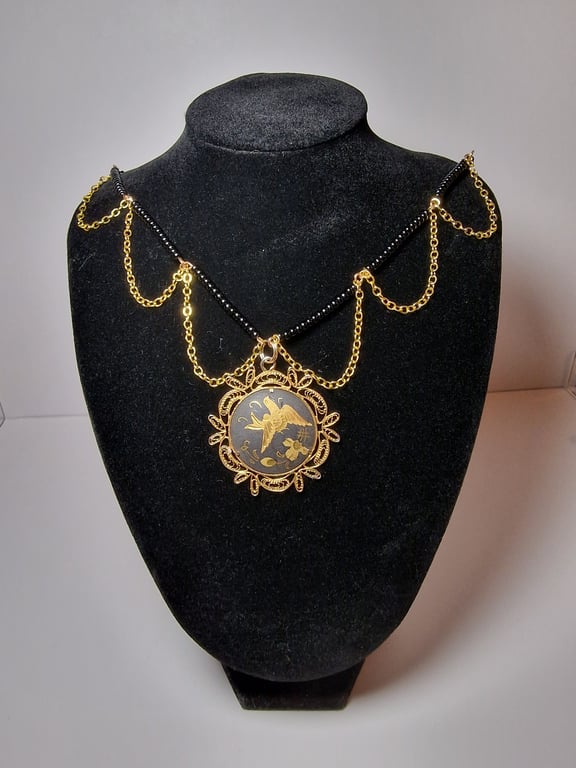 Black and gold chocker 