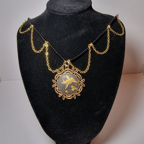 Black and gold chocker 