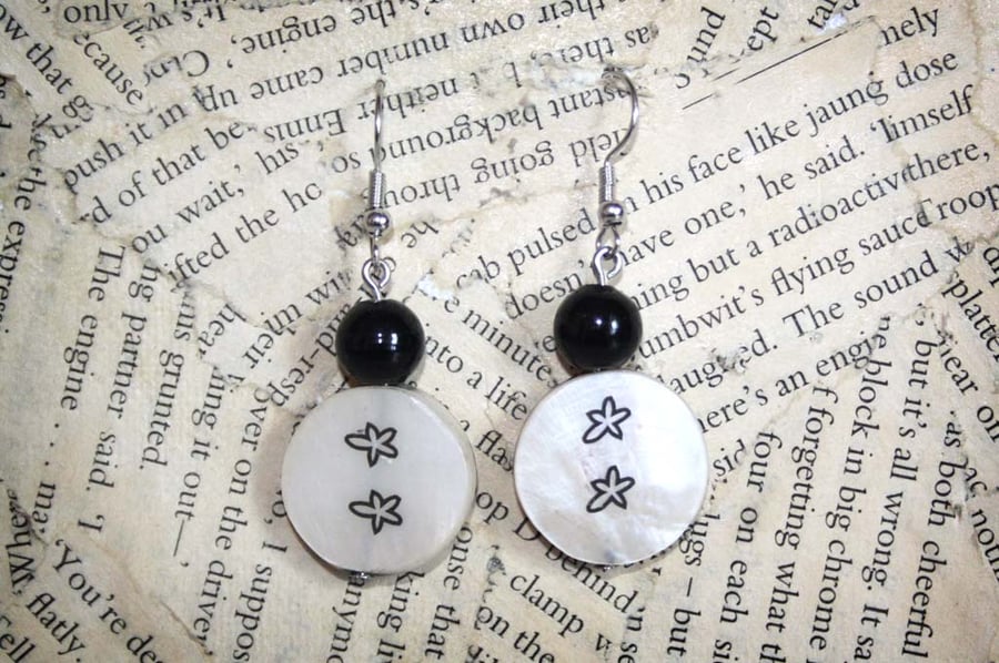 Shell Seashell Black Star Black Bead Dangle Hook Earrings