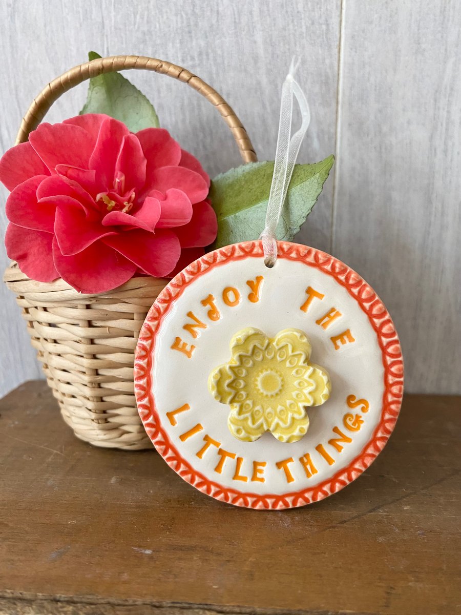 Enjoy the little things ceramic decoration yellow flower