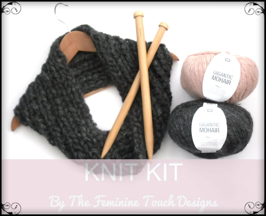 Soft Mohair ribbed cowl knitting kit - LAST 2 AVAILABLE