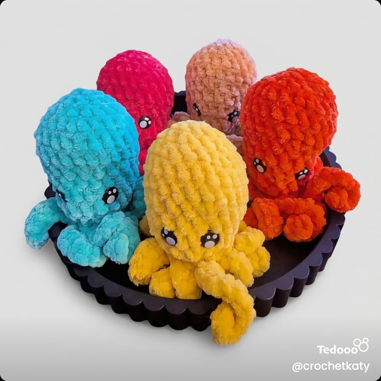 Cute little kawaii squids