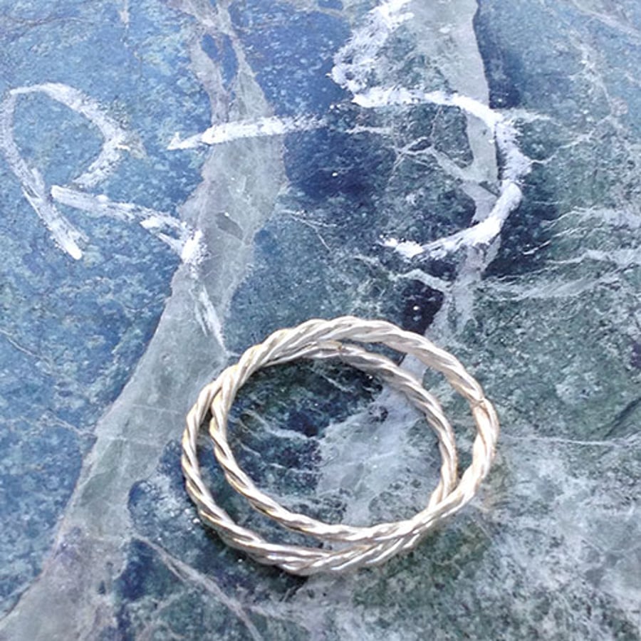 2 flattened rope twist rings size R-S