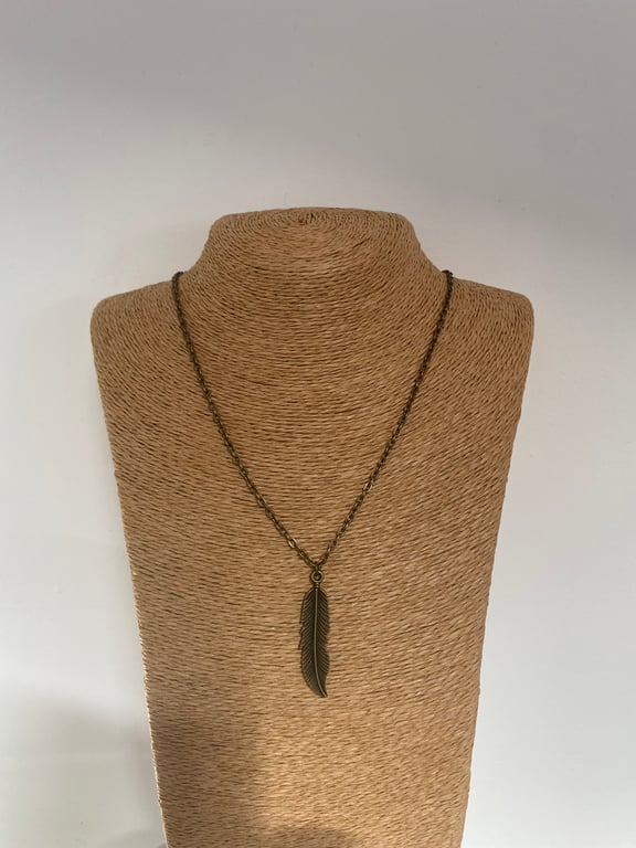 Feather Necklace (731)