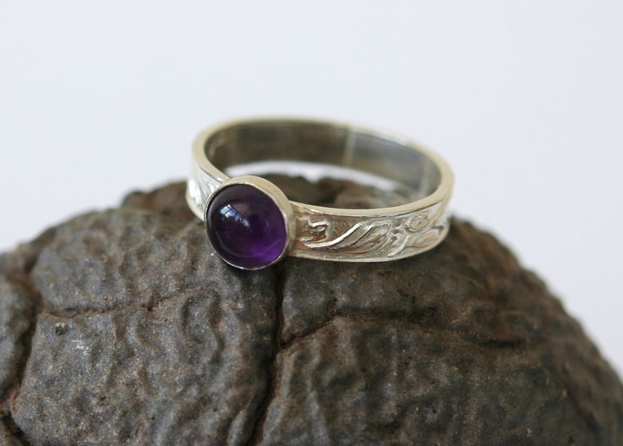 Silver Ring, Leaf-Patterned, with Amethyst, February Birthstone, size M-N