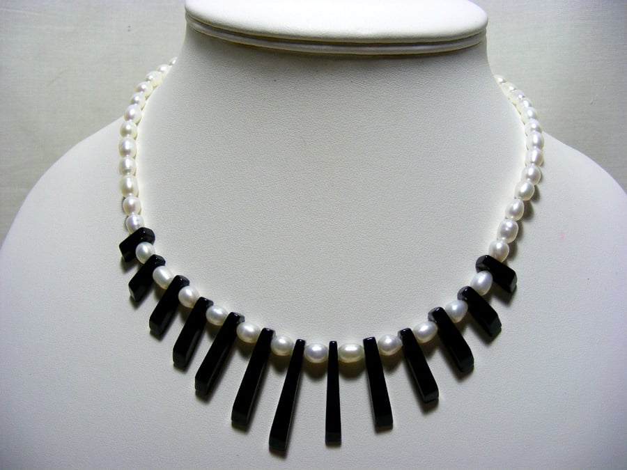 Black Agate and Freshwater Cultured Pearl Gemstone Necklace,