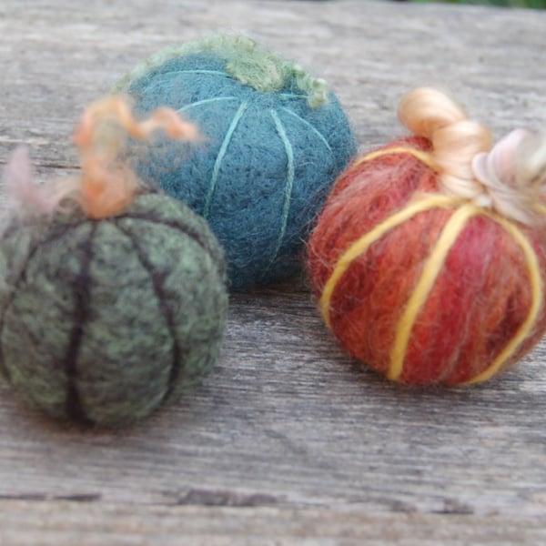 Pumpkins, set of 3 in different colours, needle felt wool pumpkins, Halloween