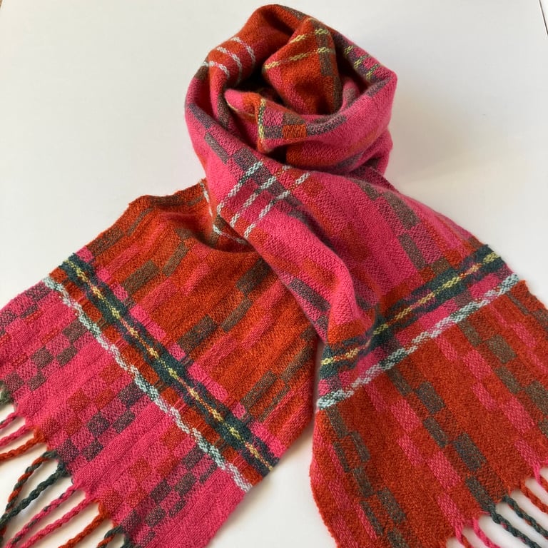 Aurora i - Contemporary Handwoven Lambswool Scarf 