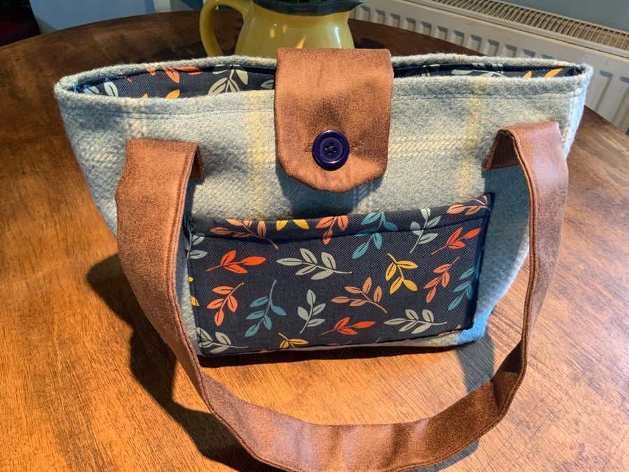 Handbag. Blue wool check with Seasalt fabric lining. Two pockets. 