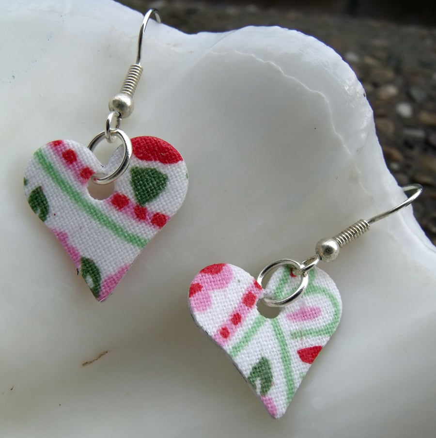 Hardened paisely Floral Heart Earrings in Cream
