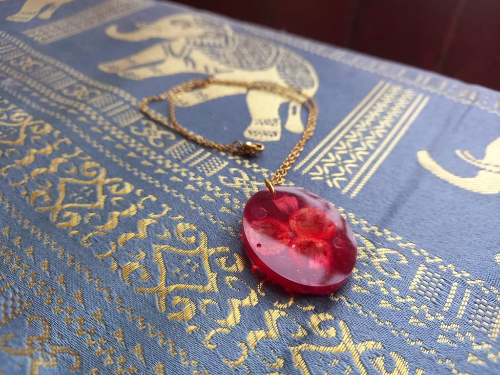 Handmade Red Explosion Oval Necklace