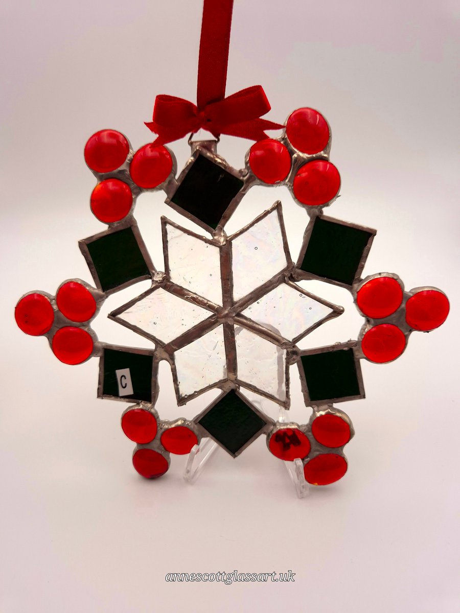 Handmade stained Glass Six-pointed Snowflake,Star. Suncatcher Dark Green and Red