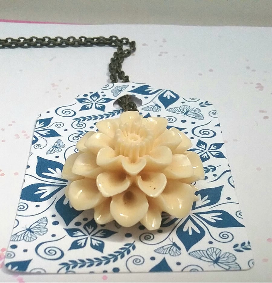 Chrysanthemum Necklace 