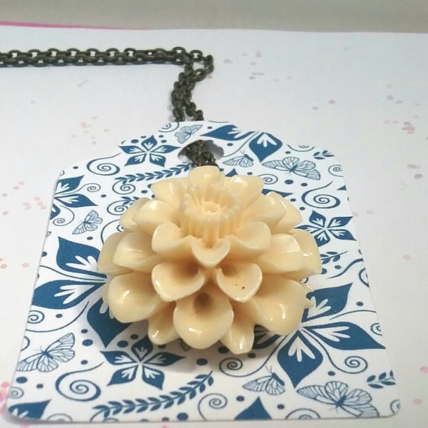 Chrysanthemum Necklace 