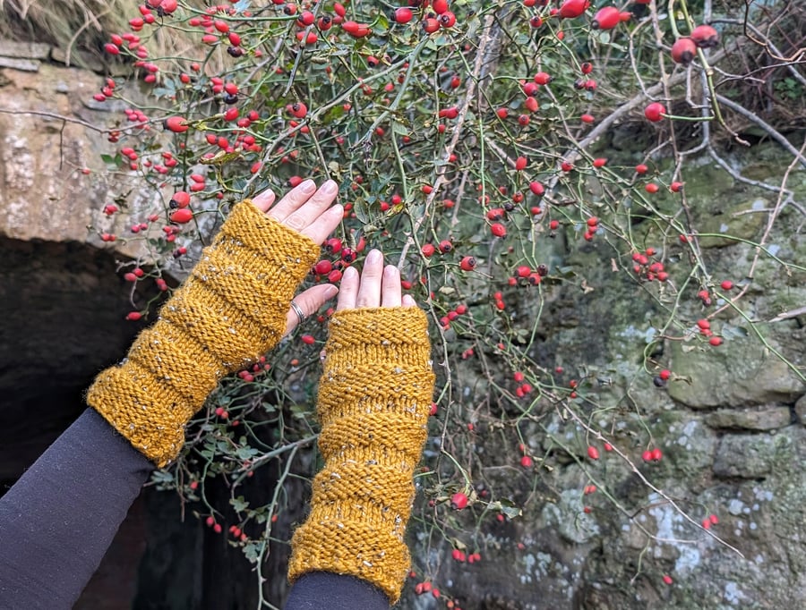 ARM WARMERS long Comfy mittens in mustard tweed yarn 