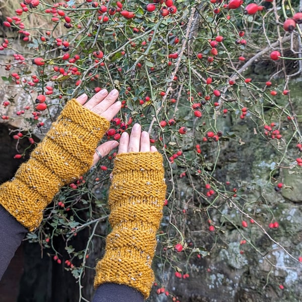 ARM WARMERS long Comfy mittens in mustard tweed yarn 