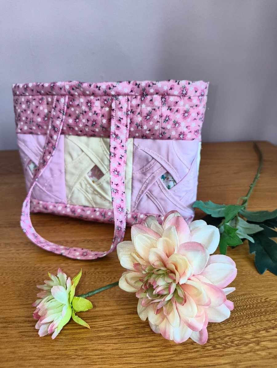 Mini Tote Bag in Strawberries and Cream fabric, combining quilting and tweaking