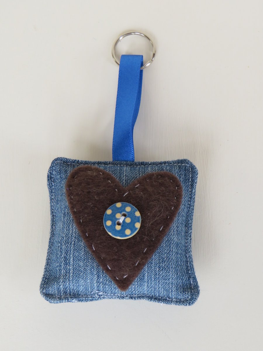 Square key ring with heart
