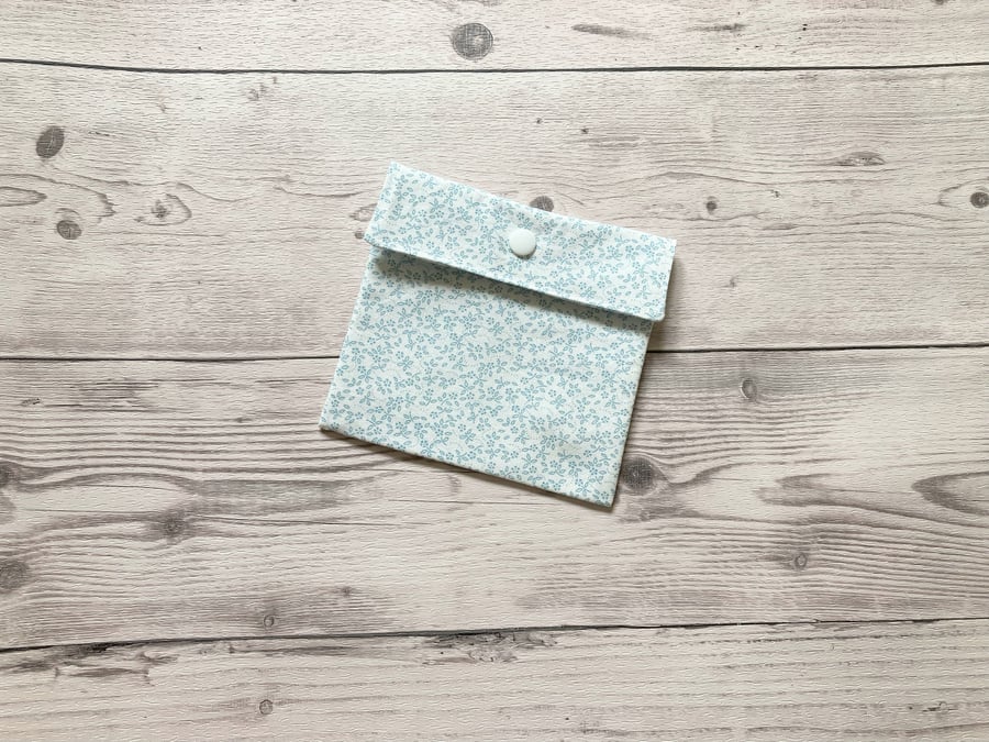 Discreet sanitary pouch. Feminine products holder. Ditsy floral Ivory.