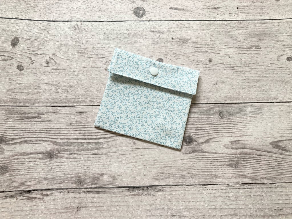 Discreet sanitary pouch. Feminine products holder. Ditsy floral Ivory.