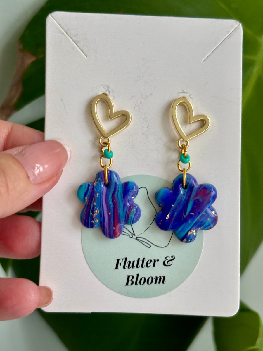 Bloomburst - Marbled flower & gold heart drop dangling earrings 