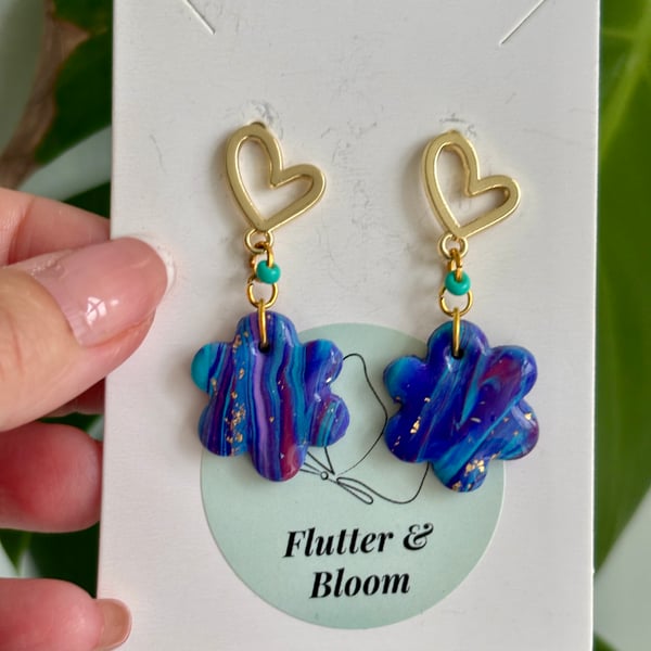 Bloomburst - Marbled flower & gold heart drop dangling earrings 