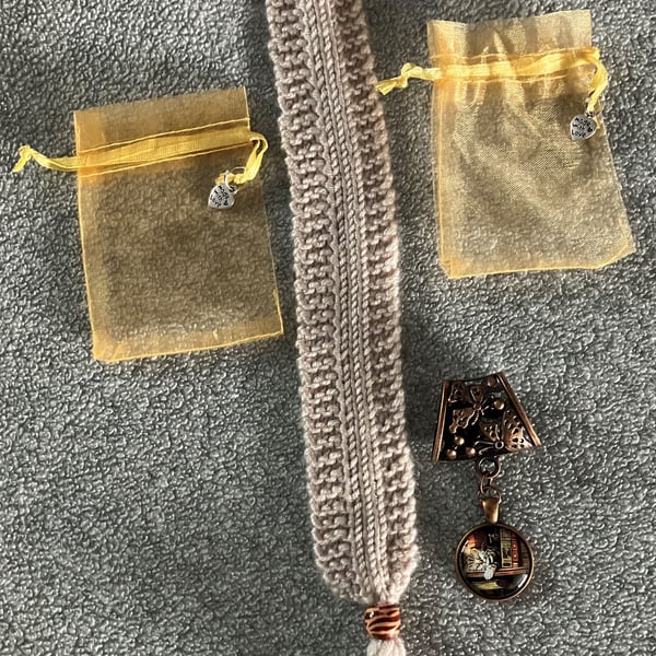 Book Lovers Vintage Cat on a book shelf Scarf Bail and bookmark set