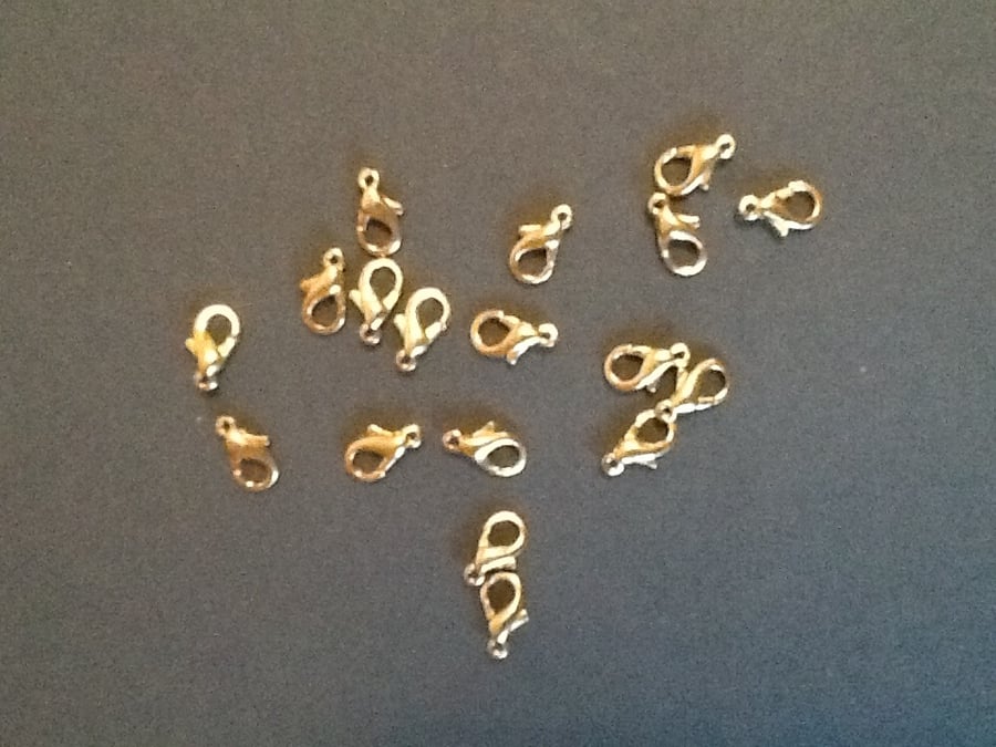 18 x Gold coloured lobster clasps 10mm -Destash