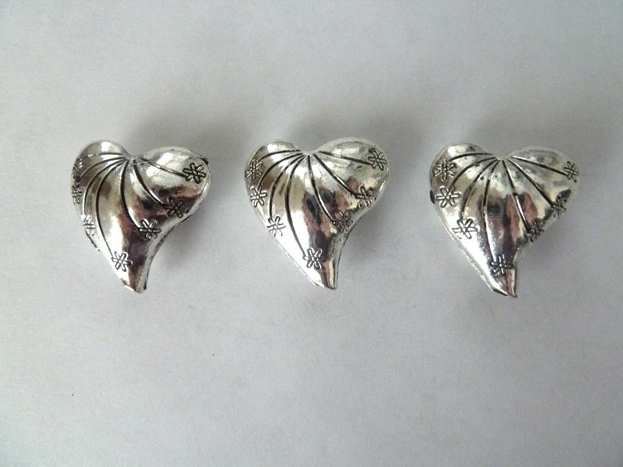 HALF PRICE 3 heart beads