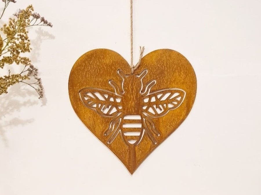 Rusted Metal Heart Bee Rusted Garden Art Rusty Outdoor Ornaments Metal Sculpture