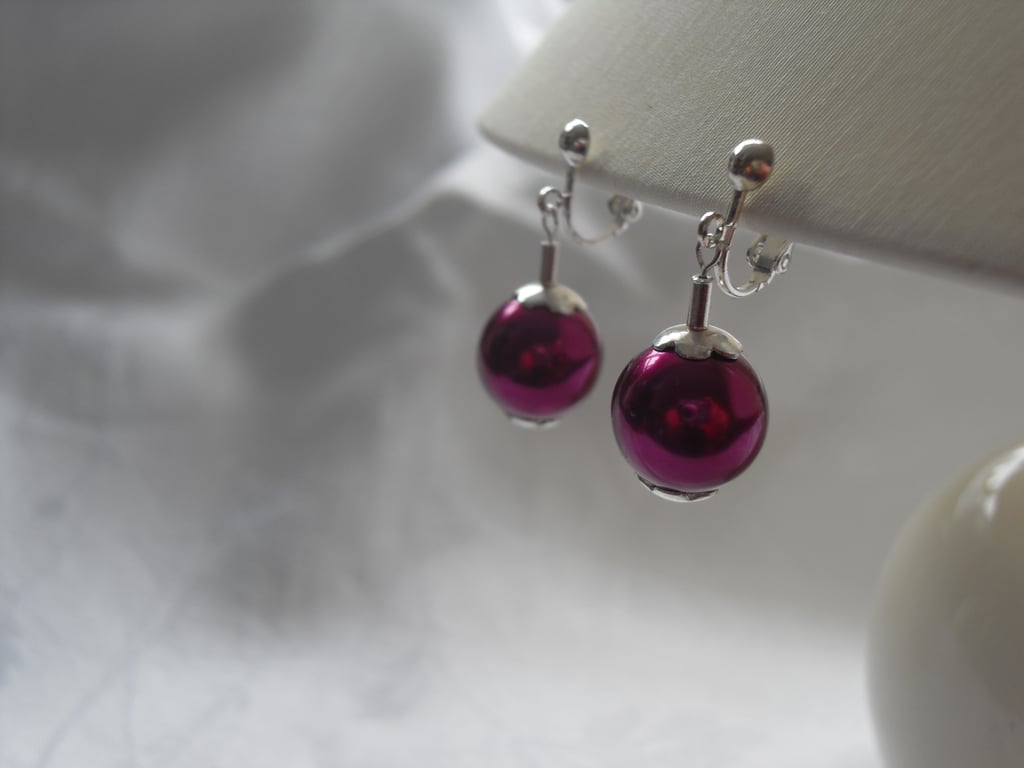  Clip on cerise pearl earring
